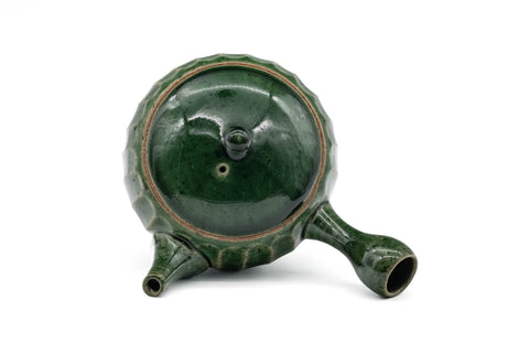 Green faceted Oribe Tokoname teapot, top-down view of the lid and green knob