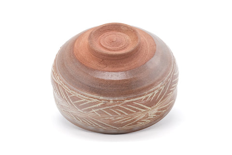 Pink-white hakeme chawan inverted to show the underside and trimmed foot ring (kodai)