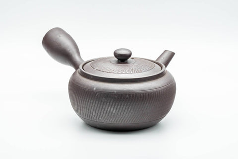 Tezumi — Japanese Kyusu - Engraved Banko-yaki Obi-ami 360 Strainer Teapot - 325ml — side view with the lid and side handle