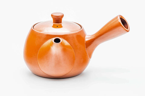 Red shudei Tokoname kyusu, raised three-quarter view showing the lid knob and handle