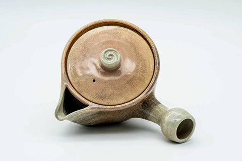 Overhead view of the beige Hagi-yaki kyusu showing the centred lid knob, spout and handle