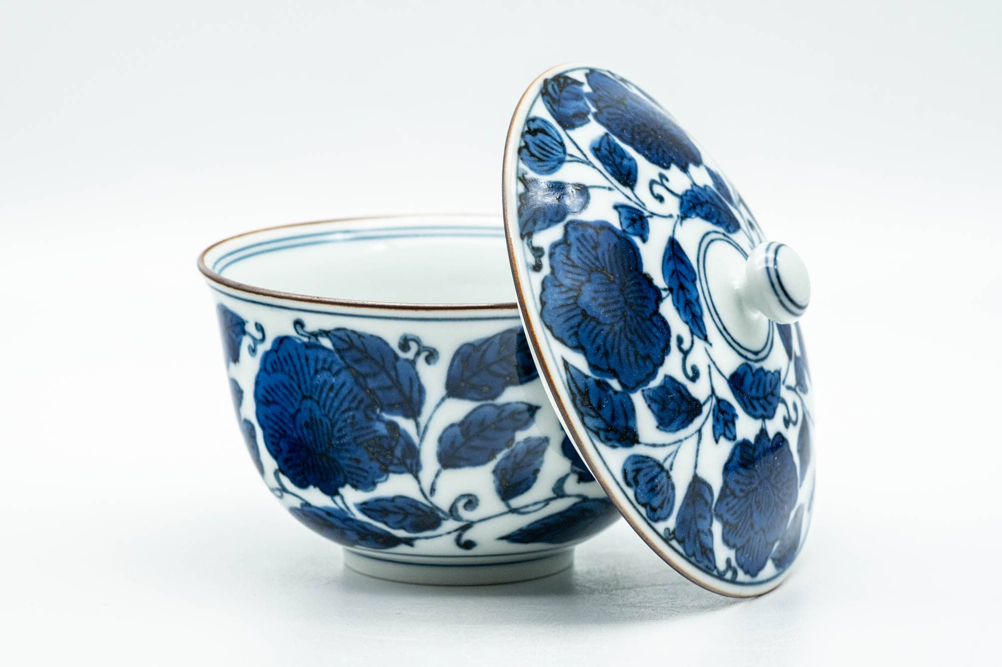 Japanese Teacup - 有田焼 Blue Floral Arita-yaki Lidded Yunomi - 130ml - Tezumi