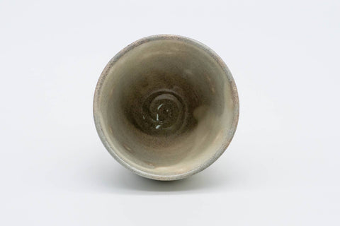 Gohonte Rokurome Mino-yaki yunomi teacup, speckled beige glaze with throwing rings - top-down view into the interior