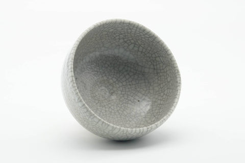 Tezumi — Japanese Matcha Bowl - White Crazed Glazed Chawan - 400ml — three-quarter view