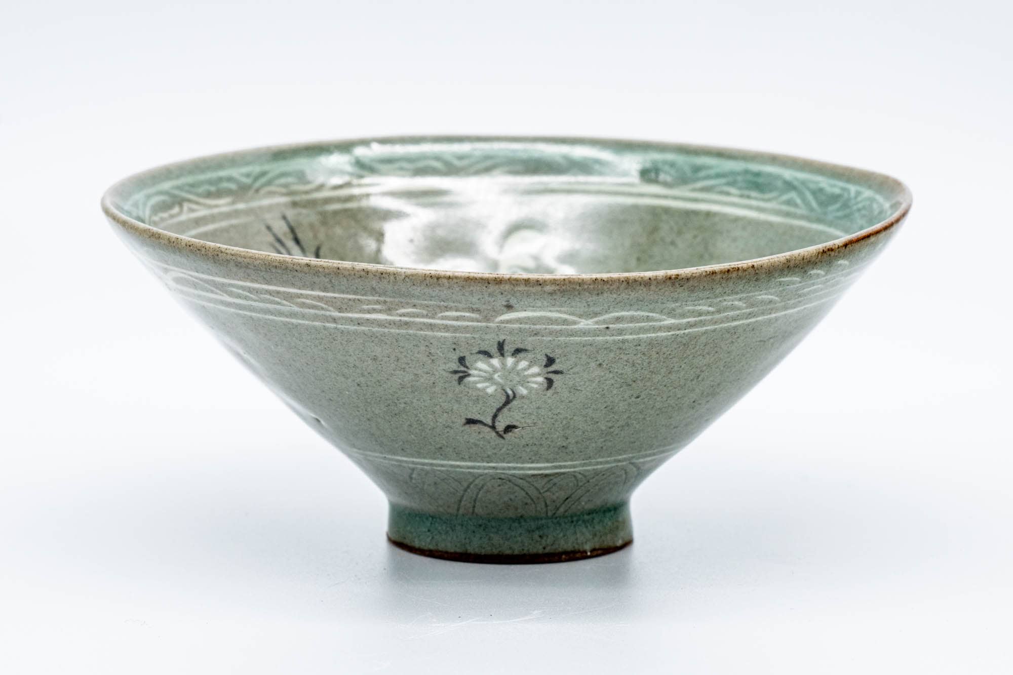 Korean Matcha Bowl - 한만기/韓萬亀 Han Man-Ki - Floral Unkaku Celadon Chawan - 375ml