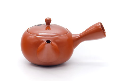 Tezumi — Japanese Kyusu - Engraved Floral Red Shudei Tokoname Mesh Teapot - 320ml — three-quarter view from the opposite side