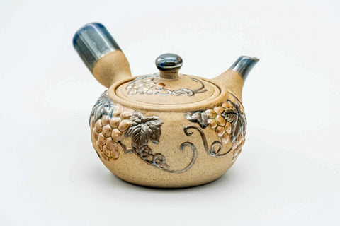Side view of the grapevine kyusu with the handle to the right, lid on.