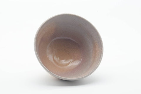 Tezumi — Japanese Matcha Bowl - Beige Pink White Hakeme Glazed Kyo-yaki Chawan - 250ml — three-quarter view