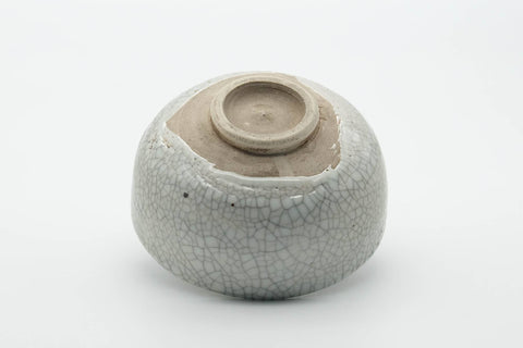 Tezumi — Japanese Matcha Bowl - White Crazed Glazed Chawan - 400ml — top-down view of the interior