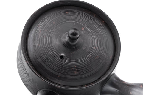 Spiraling benishibori Tokoname teapot, top-down view of the spiral body and lid