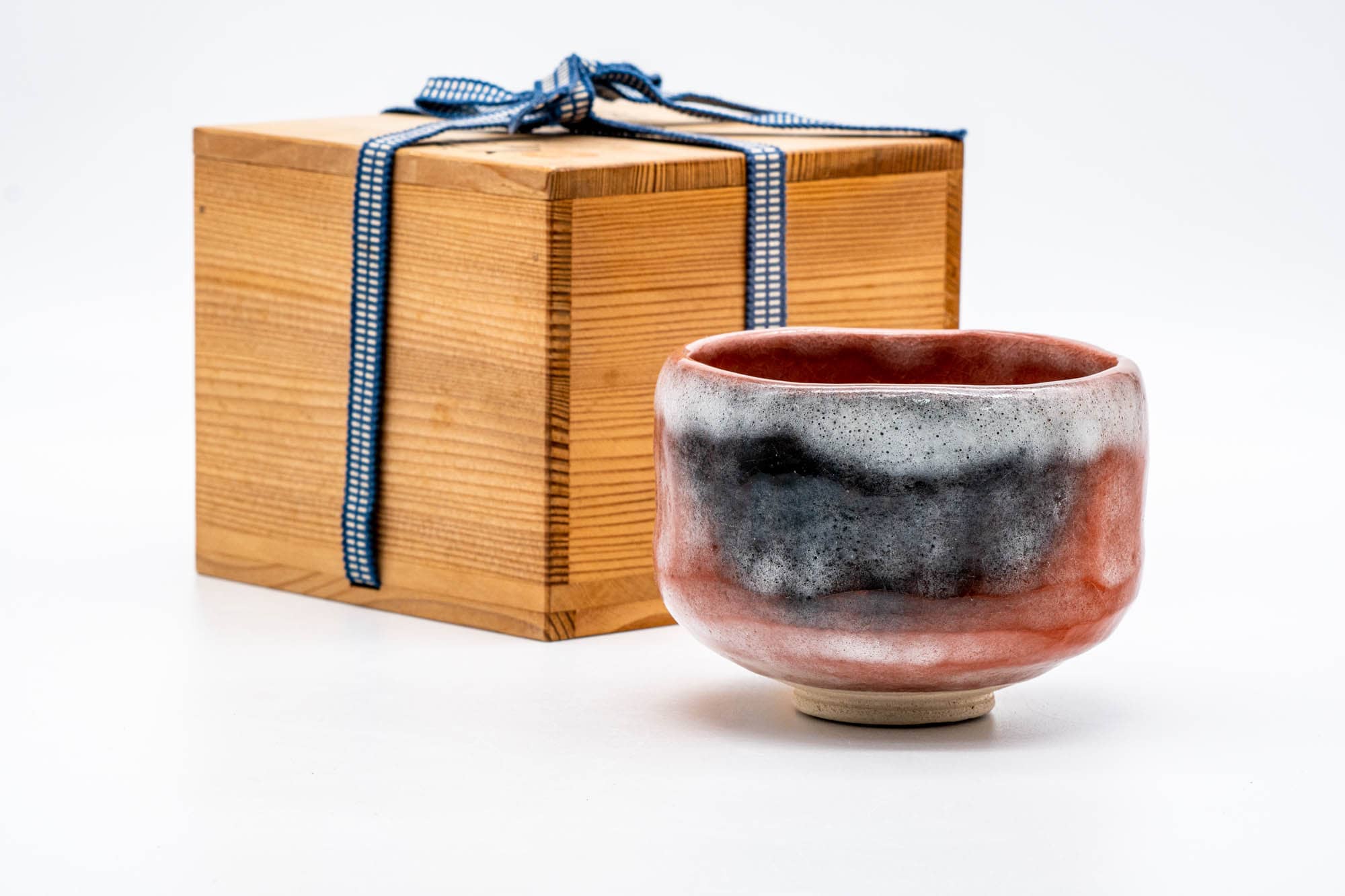 Japanese Matcha Bowl - 楽入窯 Rakunyu Kiln - Snow Red Aka-raku Chawan - 350ml