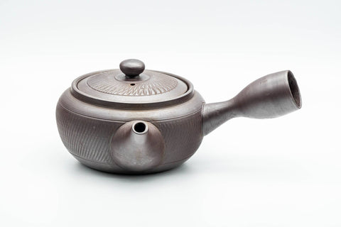 Tezumi — Japanese Kyusu - Engraved Banko-yaki Obi-ami 360 Strainer Teapot - 325ml — top-down view of the lid
