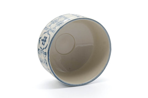 Tezumi — Japanese Matcha Bowl - White Blue Geometric Hantsutsu-gata Chawan - 400ml — top-down view of the interior