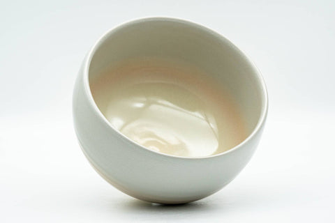 Tezumi — Japanese Matcha Bowl - Beige Peach Glazed Kyo-yaki Chawan - 400ml — three-quarter view