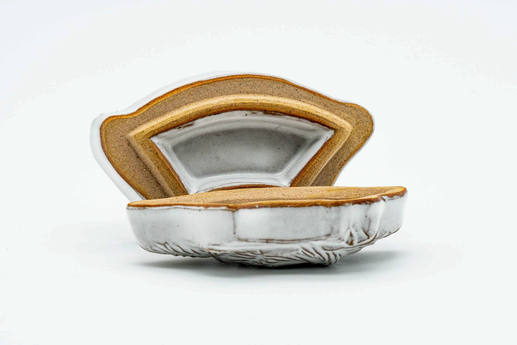 Japanese Kogo - 赤膚山 Akiyama Kiln - White Bird Akahada-yaki Incense Container