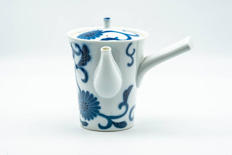 Tezumi — Japanese Kyusu - Blue Floral Arita-yaki Porcelain Debeso Teapot - 300ml — top-down view of the lid