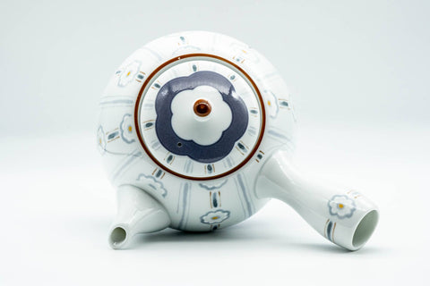 Top-down view of the teapot lid and the blue debeso strainer opening inside the mouth