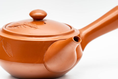 Tezumi — Japanese Kyusu - Engraved Red Shudei Tokoname-yaki Debeso Teapot - 210ml — side profile showing the spout and handle
