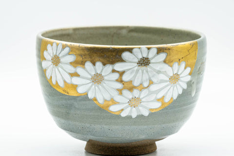 Japanese Matcha Bowl - White Floral Gold Green Glazed Wan-nari Chawan - 350ml - front view of the floral decoration