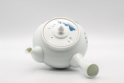 Japanese Tea Set - Hataman Toen Arita-yaki Porcelain Debeso Kyusu with 3 Wan-nari Yunomi - 420ml - top view of the teapot showing the side handle and spout