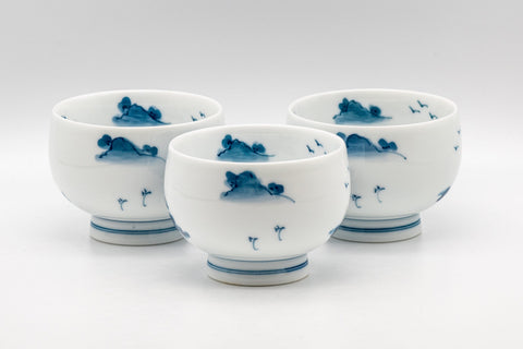 Japanese Tea Set - Hataman Toen Arita-yaki Porcelain Debeso Kyusu with 3 Wan-nari Yunomi - 420ml - the three wan-nari yunomi teacups grouped together