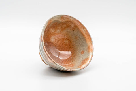 Japanese Teacup - 萩焼 Gohonte Wan-nari Hagi-yaki Yunomi - 140ml - inverted view showing the trimmed foot and underside