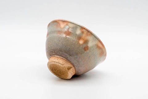 Japanese Teacup - 萩焼 Gohonte Wan-nari Hagi-yaki Yunomi - 140ml - tilted view showing the rim and glaze pooling
