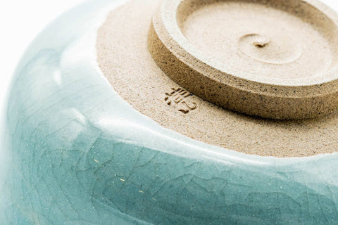 Japanese Matcha Bowl - Blue Celadon Drip-Glazed Hantsutsu-gata Chawan - 400ml - top-down view of the base and foot