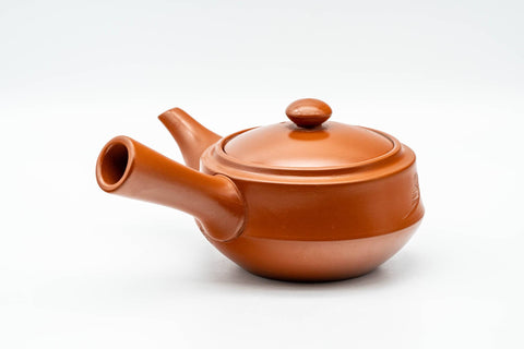 Tezumi — Japanese Kyusu - Engraved Red Shudei Tokoname-yaki Debeso Teapot - 210ml — side view showing the spout