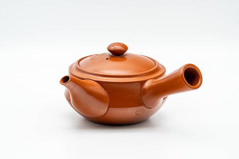 Tezumi — Japanese Kyusu - Engraved Red Shudei Tokoname-yaki Debeso Teapot - 210ml — top-down view of the lid