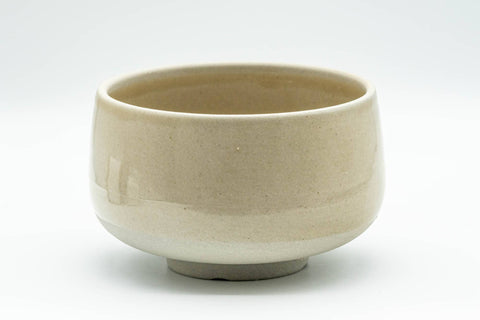 Japanese Matcha Bowl - Smiling Face Wan-nari Chawan - 400ml - side view of the beige glazed bowl