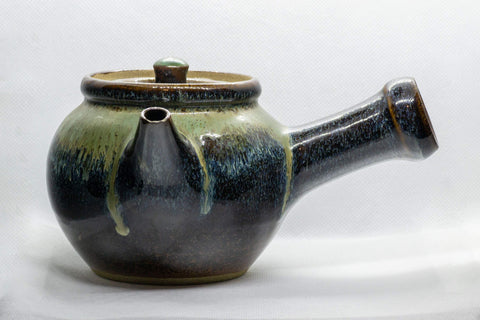 Tezumi — Japanese Kyusu - Large Koishiwara-yaki Ceramic Teapot - 525ml — three-quarter view from the opposite side