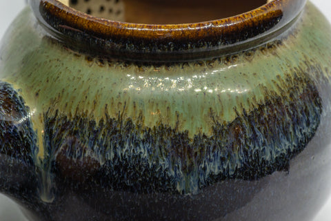 Tezumi — Japanese Kyusu - Large Koishiwara-yaki Ceramic Teapot - 525ml — side profile showing the spout and handle