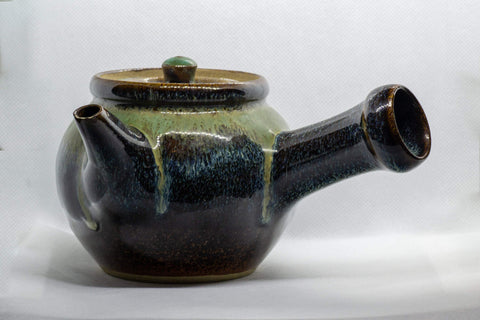 Tezumi — Japanese Kyusu - Large Koishiwara-yaki Ceramic Teapot - 525ml — three-quarter view