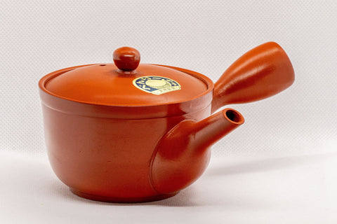 Japanese Kyusu - Red Shudei Tokoname-yaki Nozomi Teapot - 225ml - three-quarter view with the side handle to the left and lid in place