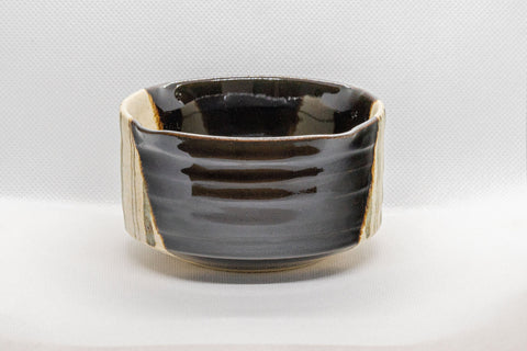 Japanese Matcha Bowl - Hantsutsu-gata Oribe Chawan - 250ml - side view showing the black glaze breaking over the cream clay body