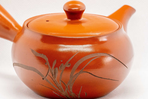 Tezumi — Japanese Kyusu - Tokoname-yaki Ceramic Teapot with Mesh Strainer - 300ml — side profile showing the spout and handle