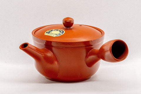 Japanese Kyusu - Red Shudei Tokoname-yaki Nozomi Teapot - 225ml - three-quarter view from above showing the lid