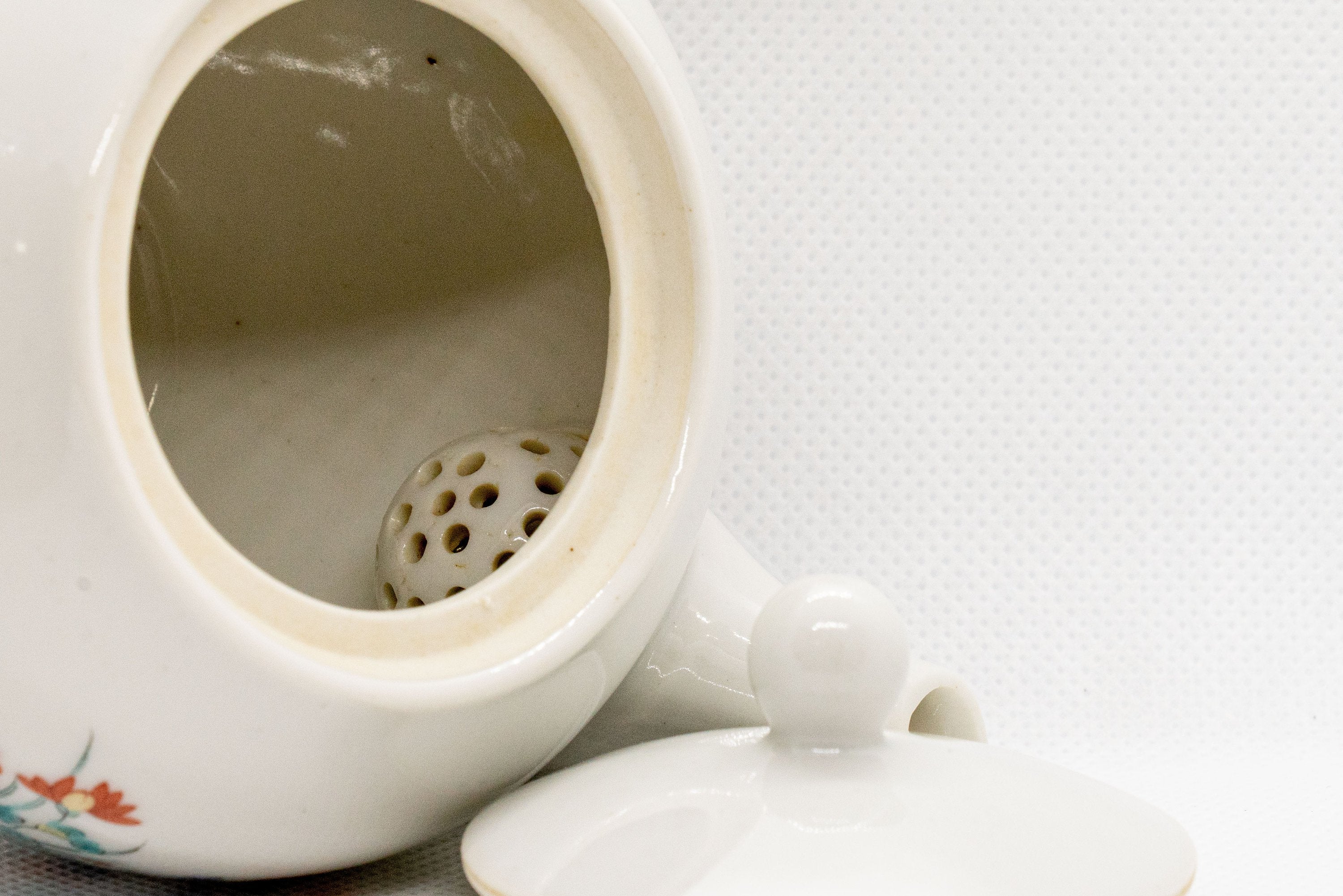 Japanese Kyusu - White Porcelain Teapot with Elegant Persimmon Decoration - 250ml - Tezumi