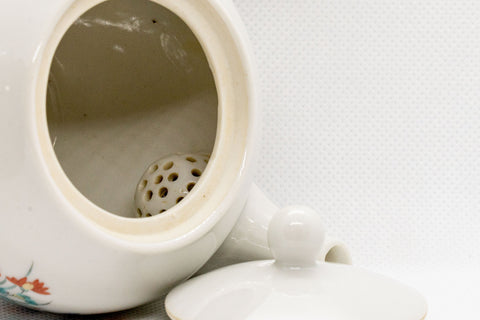 Tezumi — Japanese Kyusu - White Porcelain Teapot with Elegant Persimmon Decoration - 250ml — interior view showing the filter