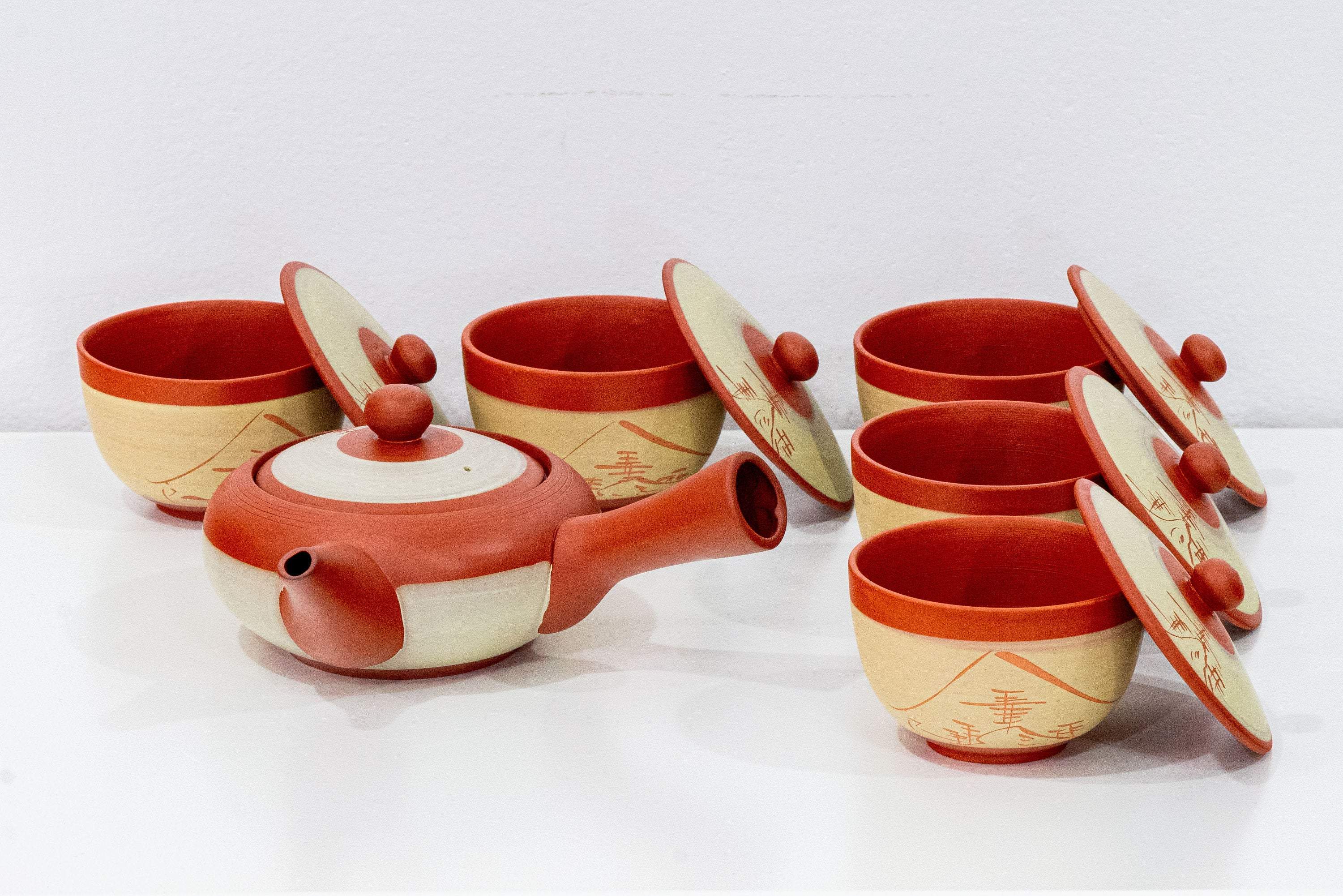 Japanese Tea Set -  White Sgraffito Tokoname-yaki Ceramic Kyusu and 5 Lidded Teacups - Tezumi