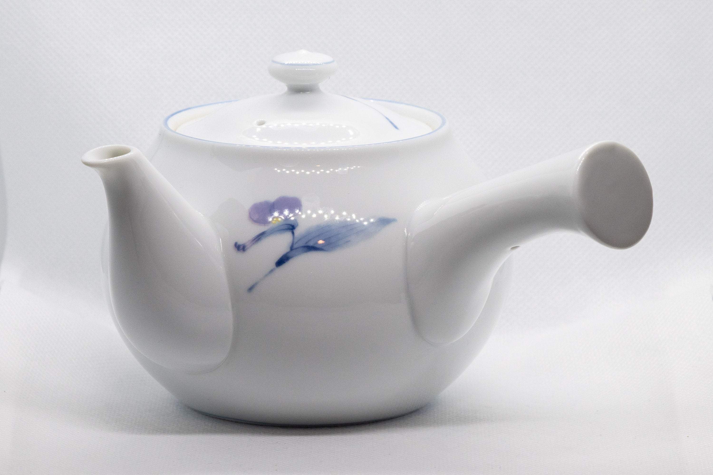 Japanese Kyusu - White Arita-yaki Porcelain Teapot with Blue Orchid decorations - 475ml - Tezumi