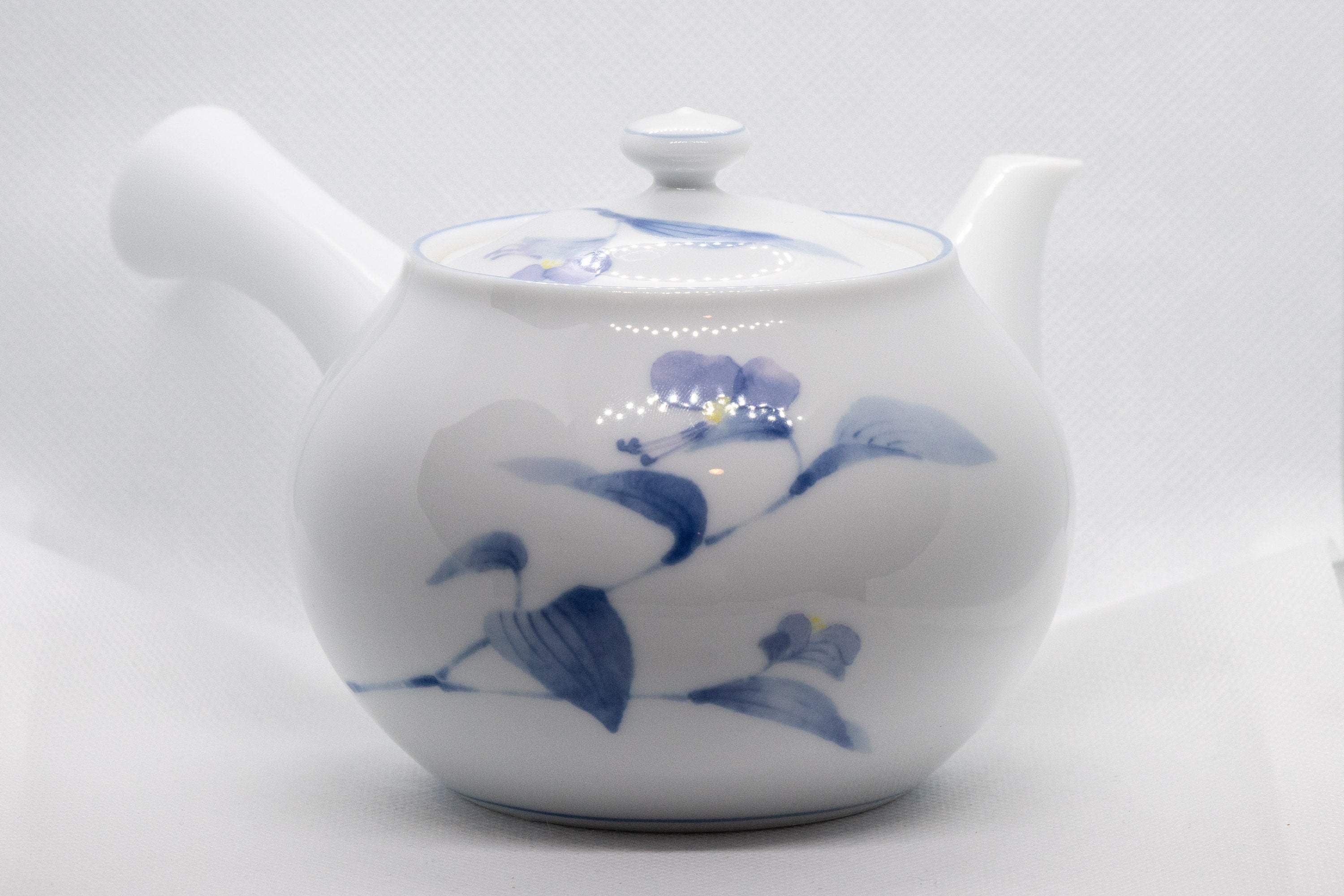 Japanese Kyusu - White Arita-yaki Porcelain Teapot with Blue Orchid decorations - 475ml - Tezumi