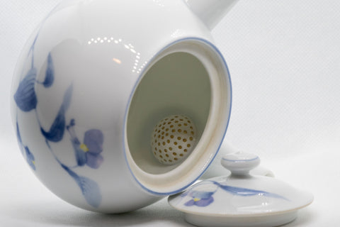 Tezumi — Japanese Kyusu - White Arita-yaki Porcelain Teapot with Blue Orchid decorations - 475ml — interior view showing the filter