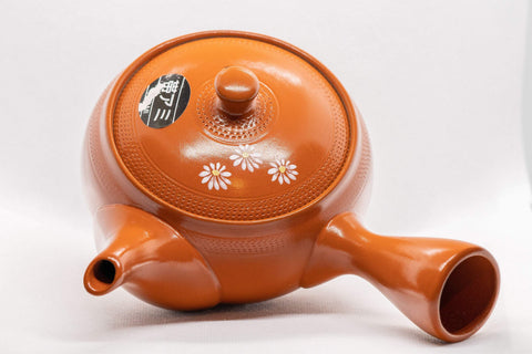 Japanese Kyusu - 帯アミ Floral Red Shudei Tokoname-yaki Obi-ami Teapot - 265ml - top-down view showing the lid knob, handle, and white daisy decoration