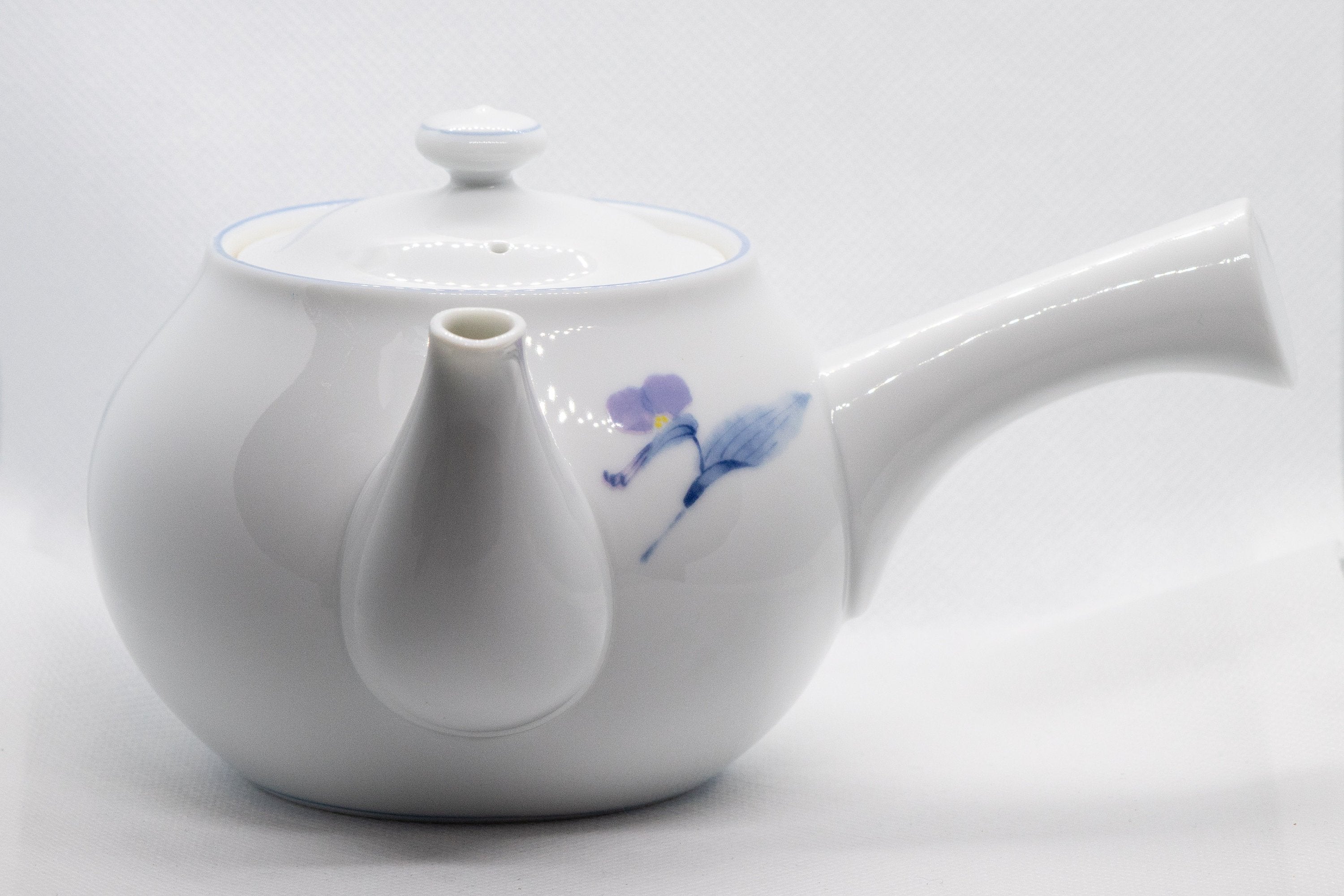 Japanese Kyusu - White Arita-yaki Porcelain Teapot with Blue Orchid decorations - 475ml - Tezumi