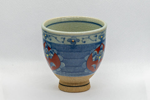 Tezumi — Japanese Teacup - 清秀  Kiyohide Kiln Floral Arita-yaki Yunomi - 190ml — three-quarter view