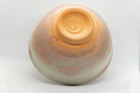 Tezumi — Nishio Kashu Shigaraki-yaki gohonte chawan inverted to show the foot ring and red clay base