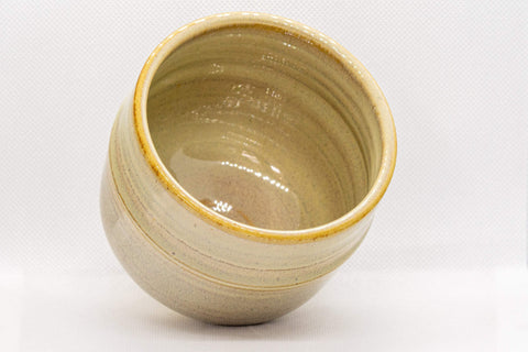 Japanese Matcha Bowl - Akiyama Kiln Tsutsu-gata Akahada-yaki Chawan - 475ml - top-down view into the bowl interior