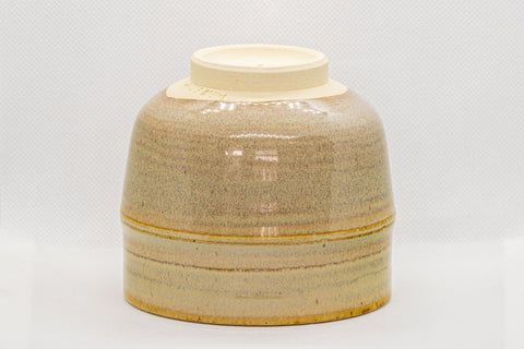 Japanese Matcha Bowl - Akiyama Kiln Tsutsu-gata Akahada-yaki Chawan - 475ml - closeup of the unglazed stoneware foot